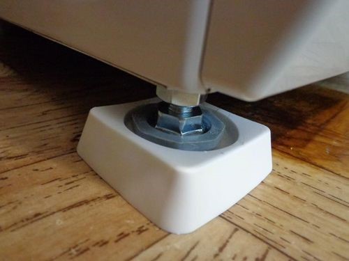 Как уменьшить вибрацию стиральной машины на деревянном полу